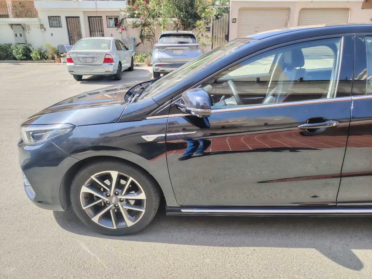 Car image 9