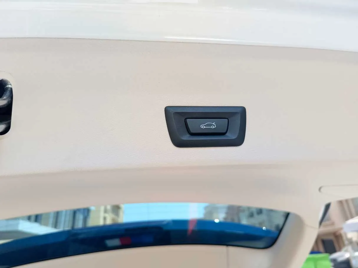 Car image 36