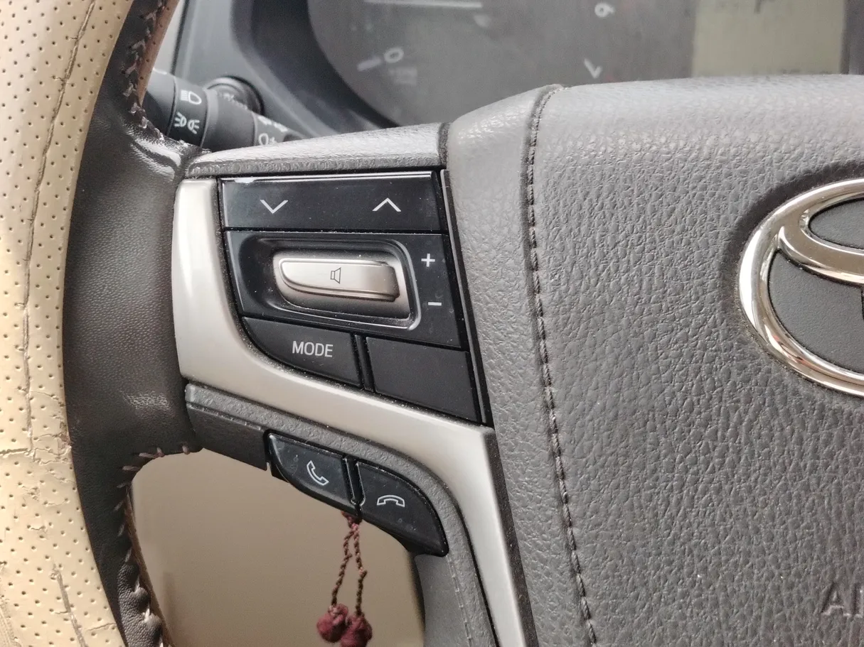 Car image 32