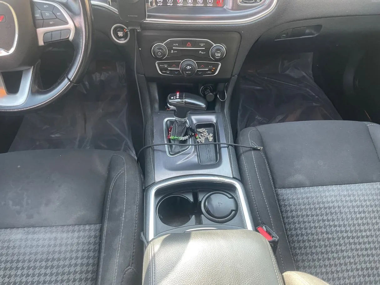 Car image 18