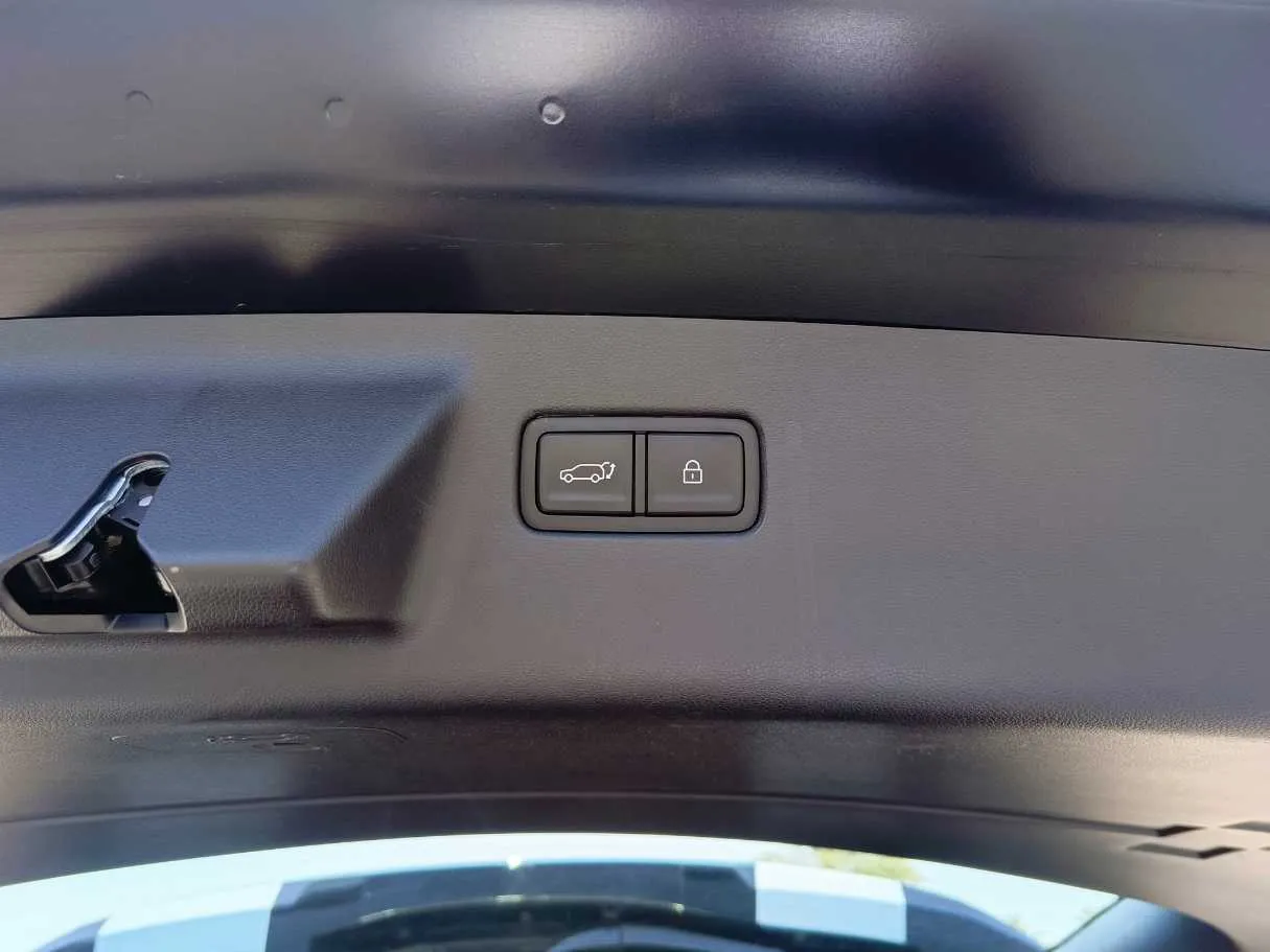 Car image 35