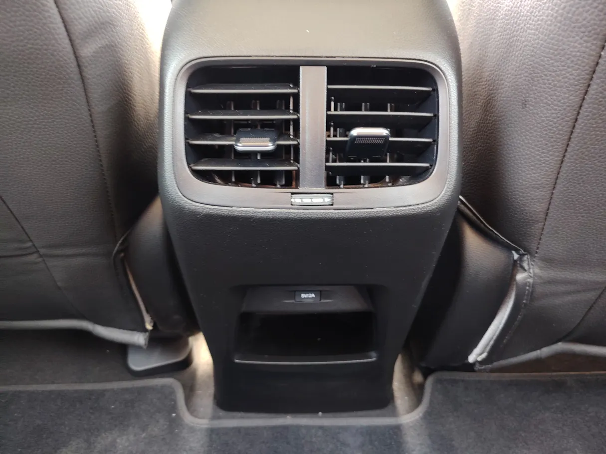 Car image 28