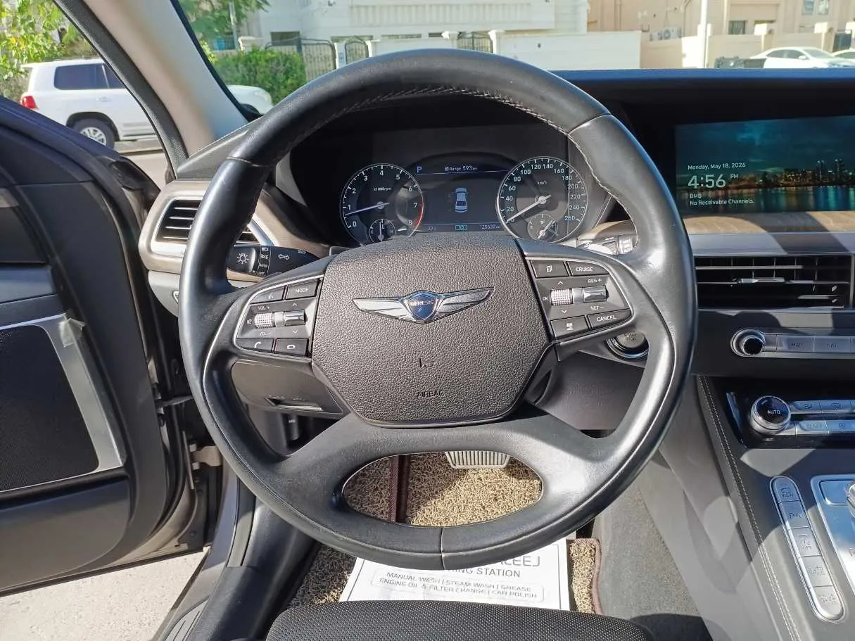 Car image 17
