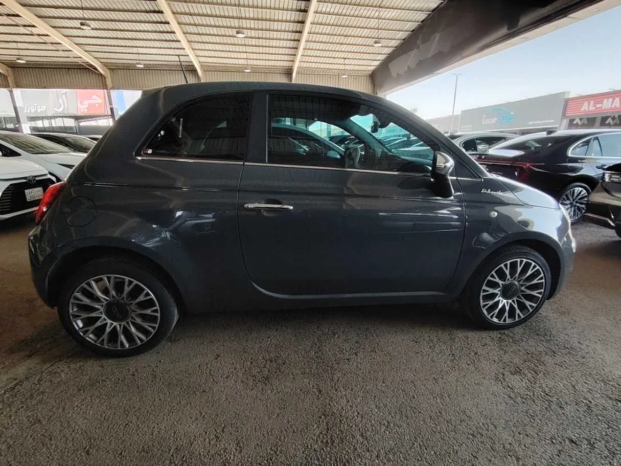 Car image 4