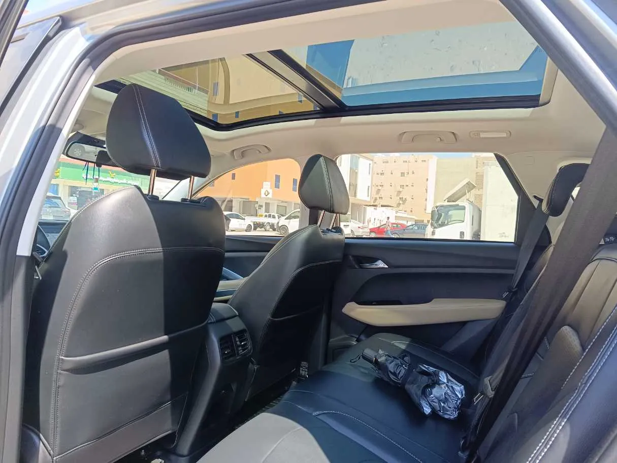 Car image 18