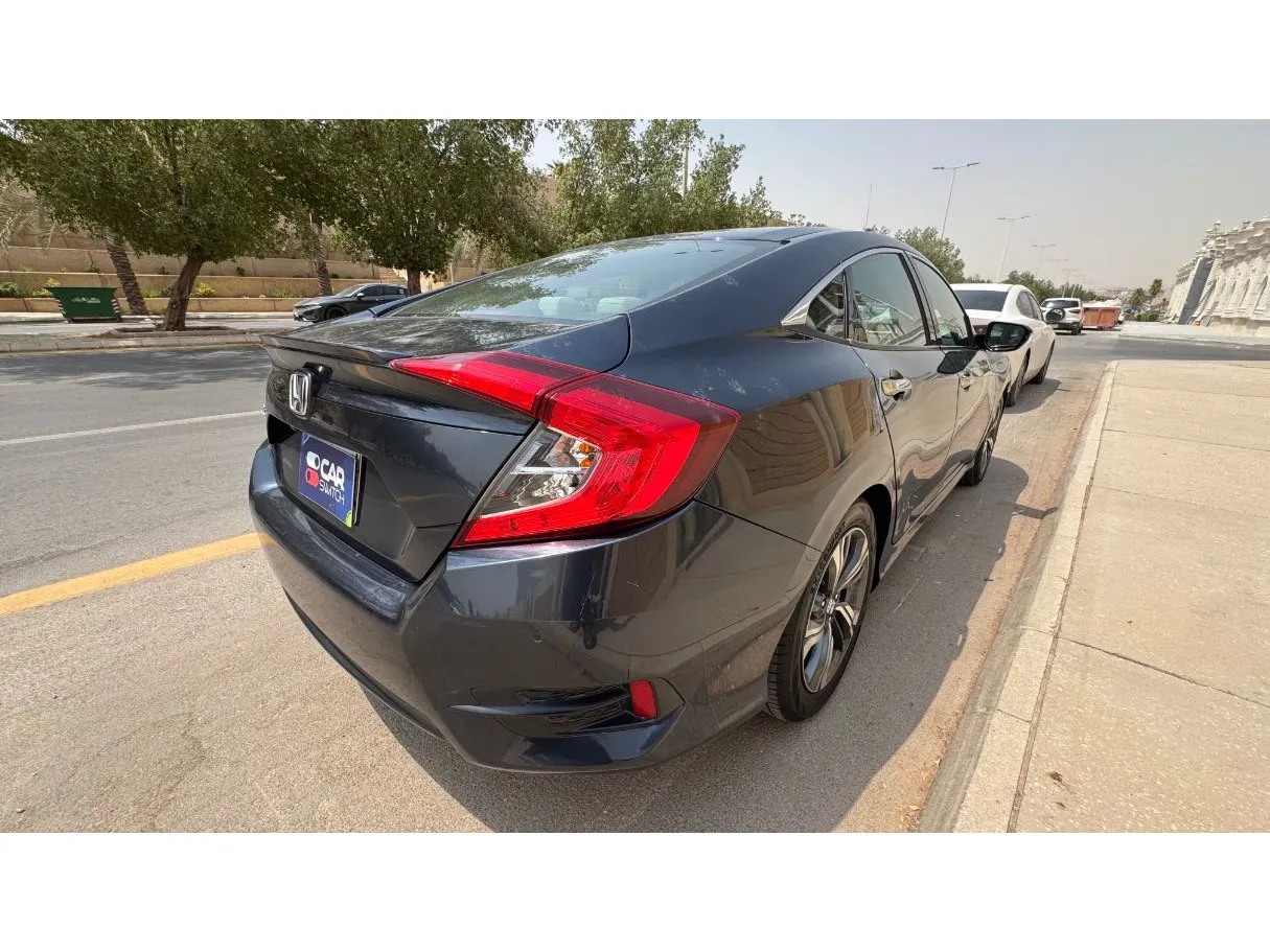 Car image 5