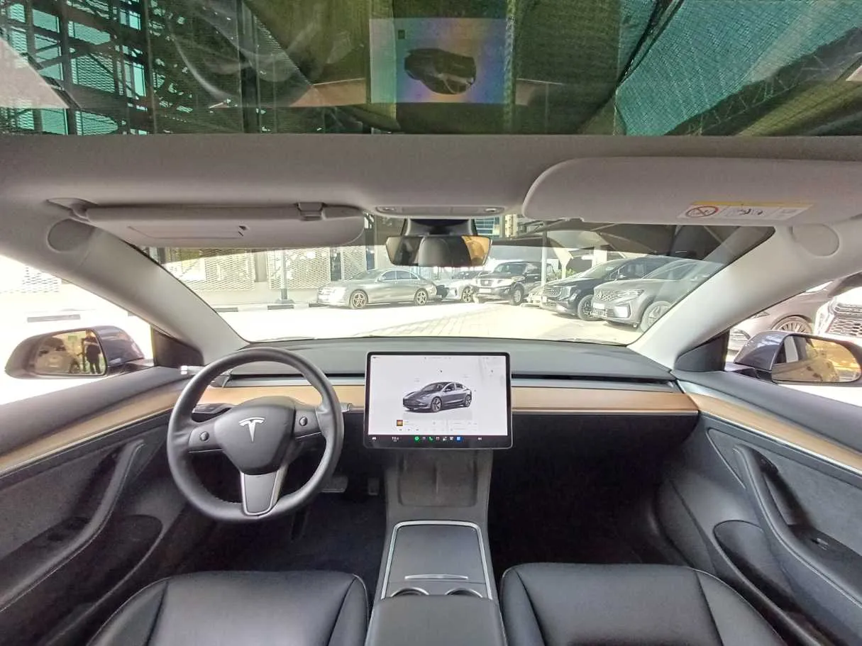 Car image 17