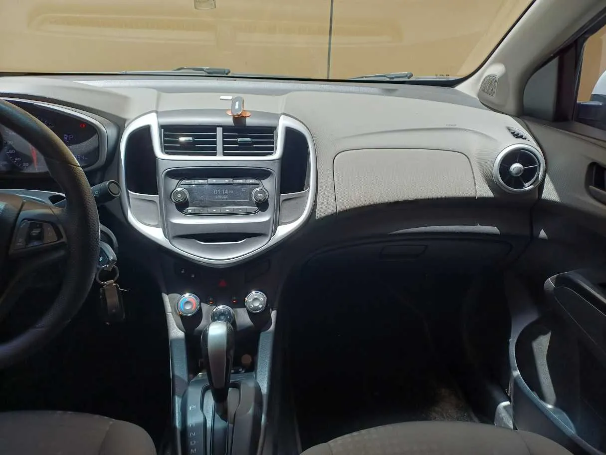 Car image 16