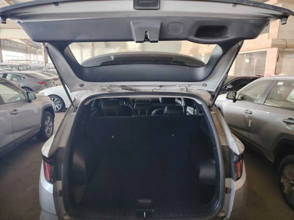 Car image 24