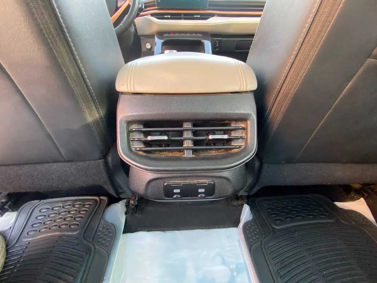 Car image 26