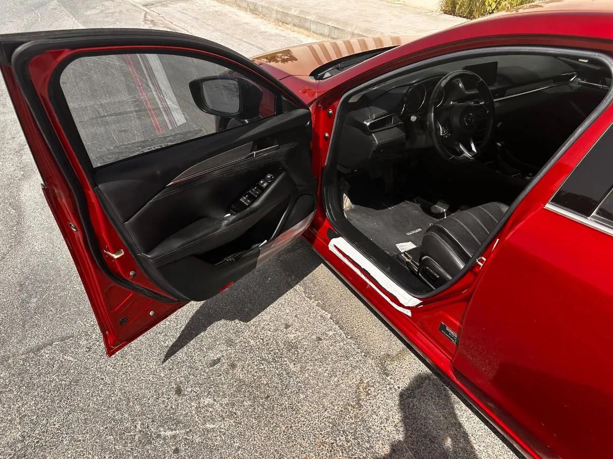 Car image 10