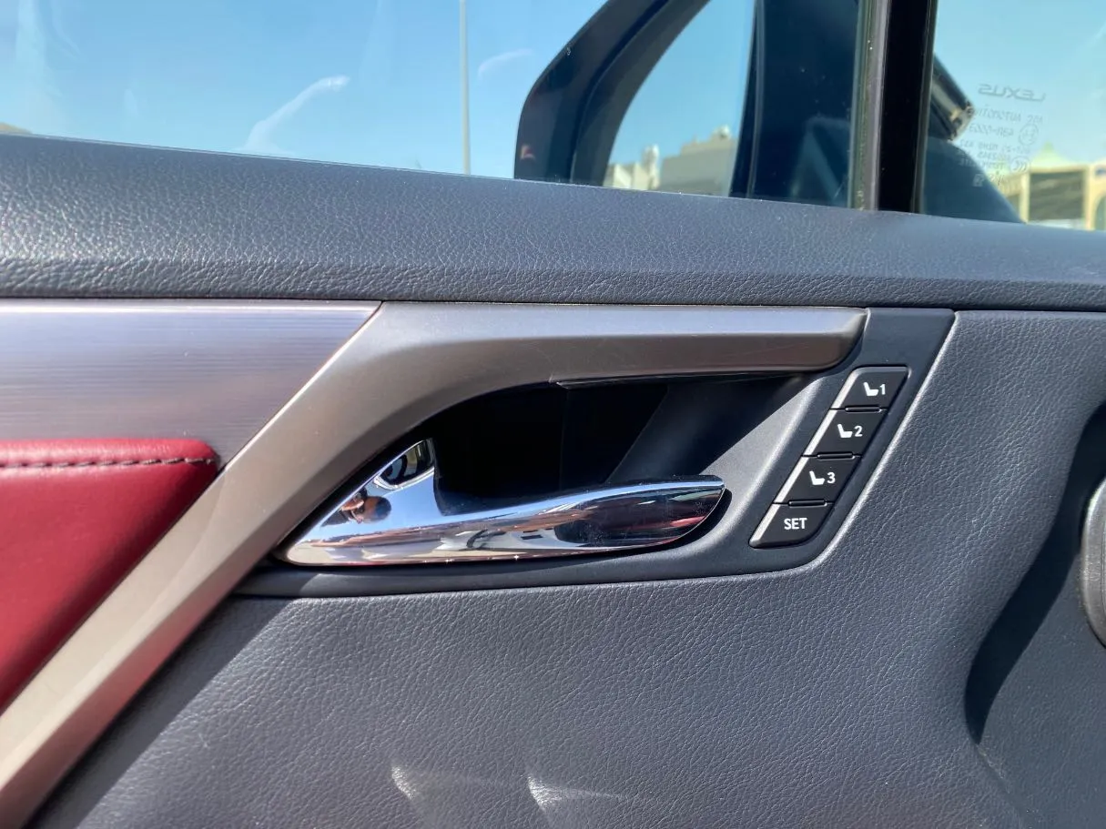 Car image 27