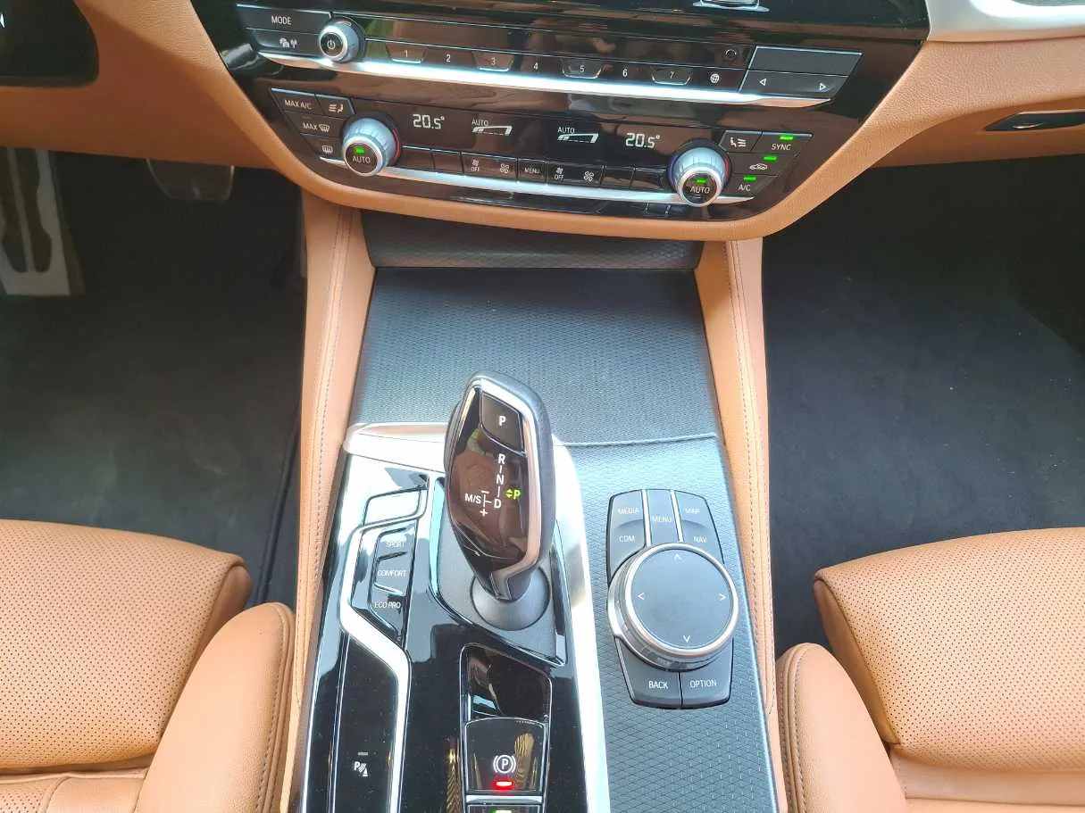 Car image 16