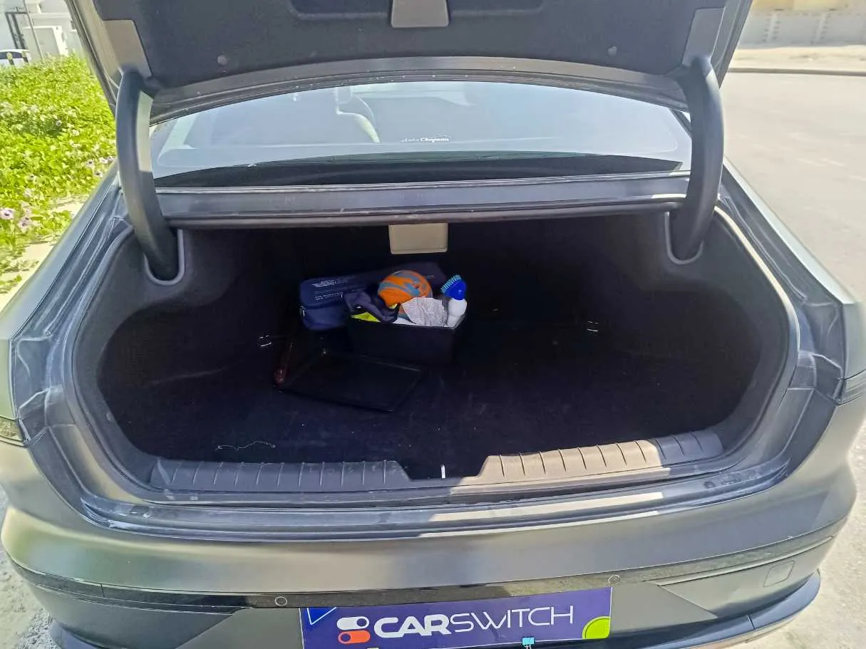 Car image 32