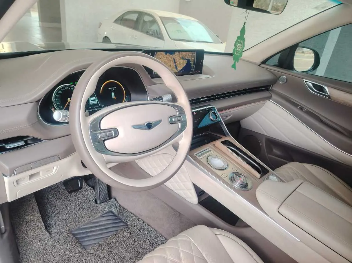 Car image 13