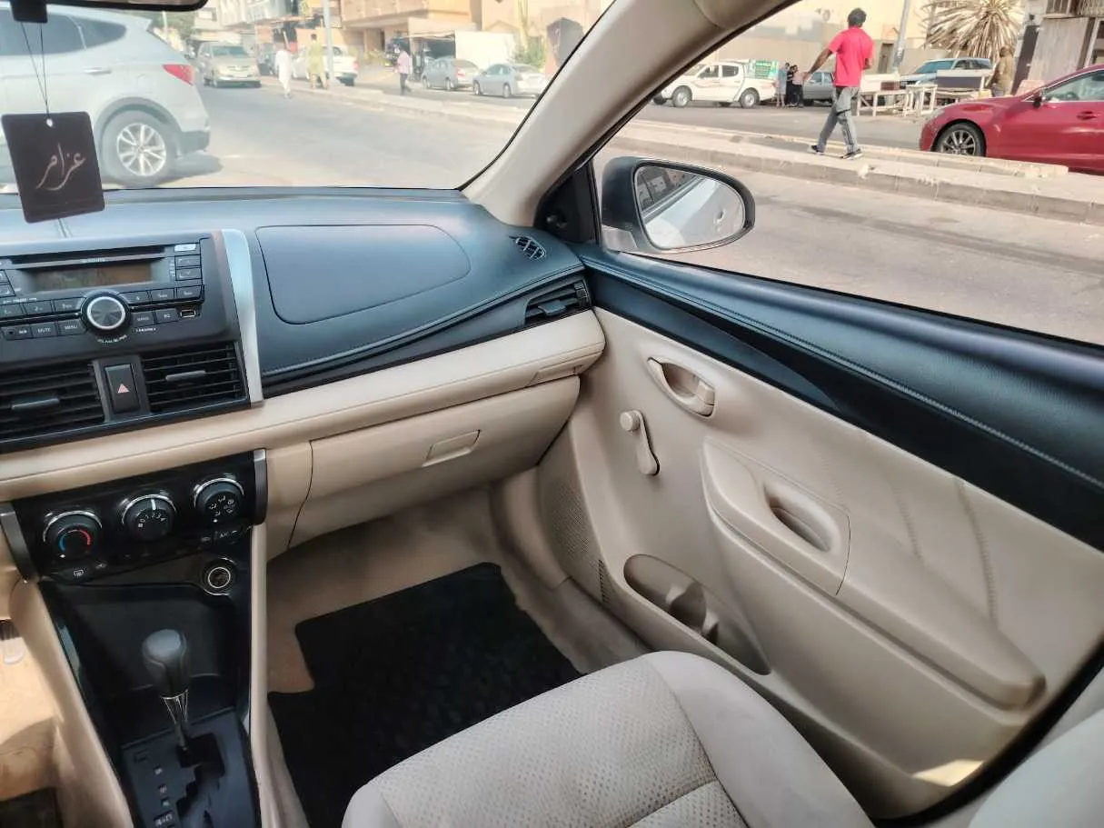 Car image 32