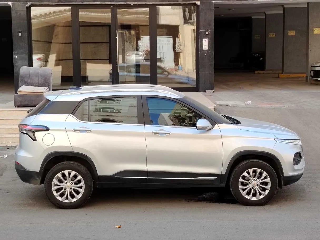 Car image 4