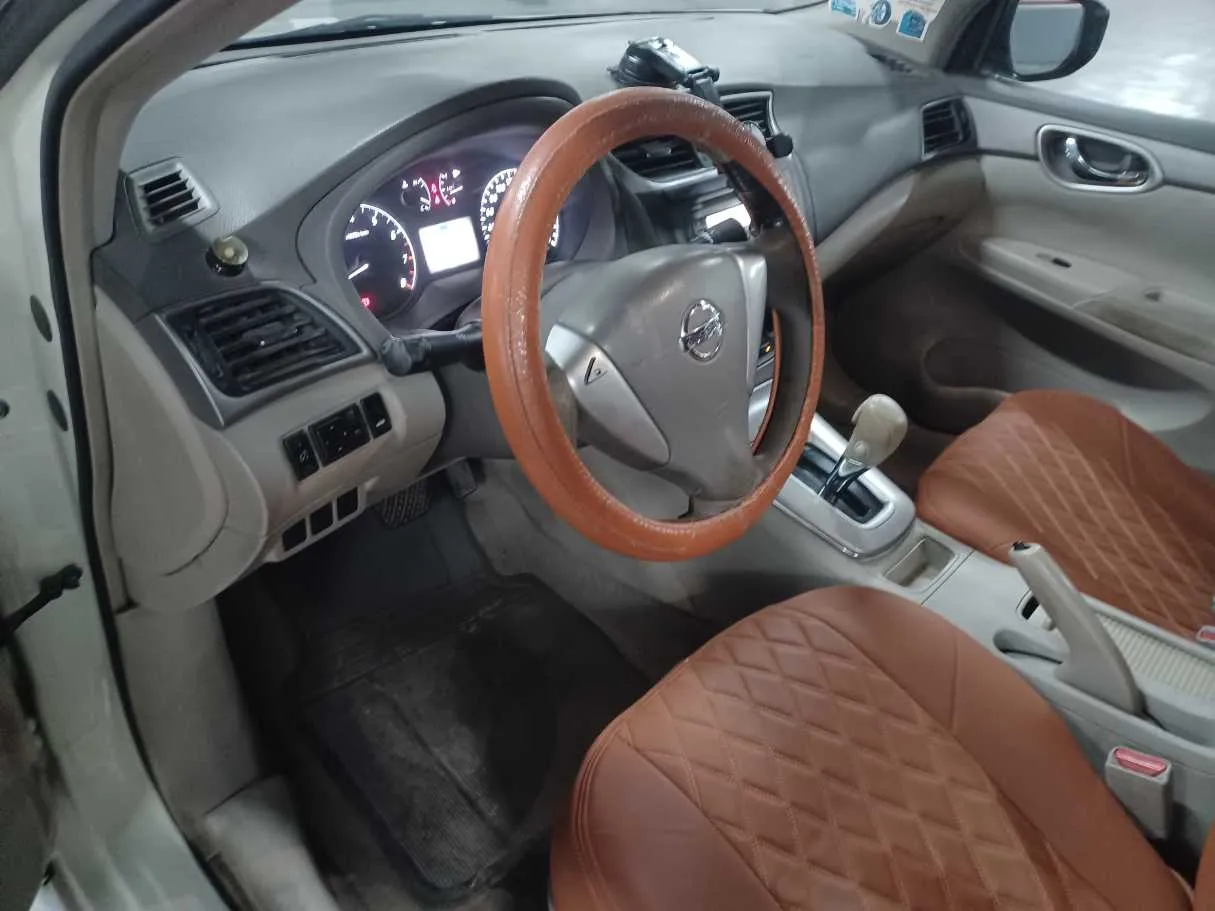 Car image 11