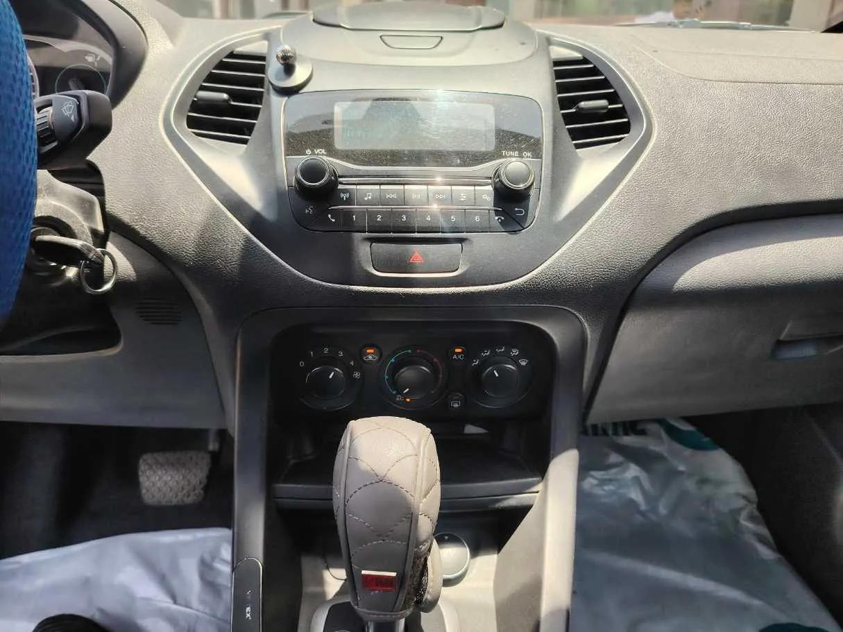 Car image 29