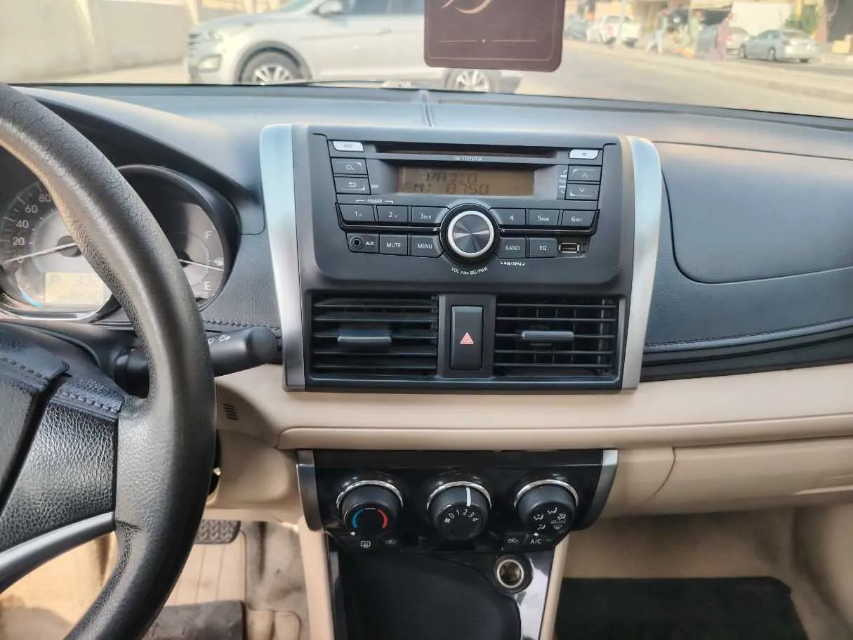 Car image 25
