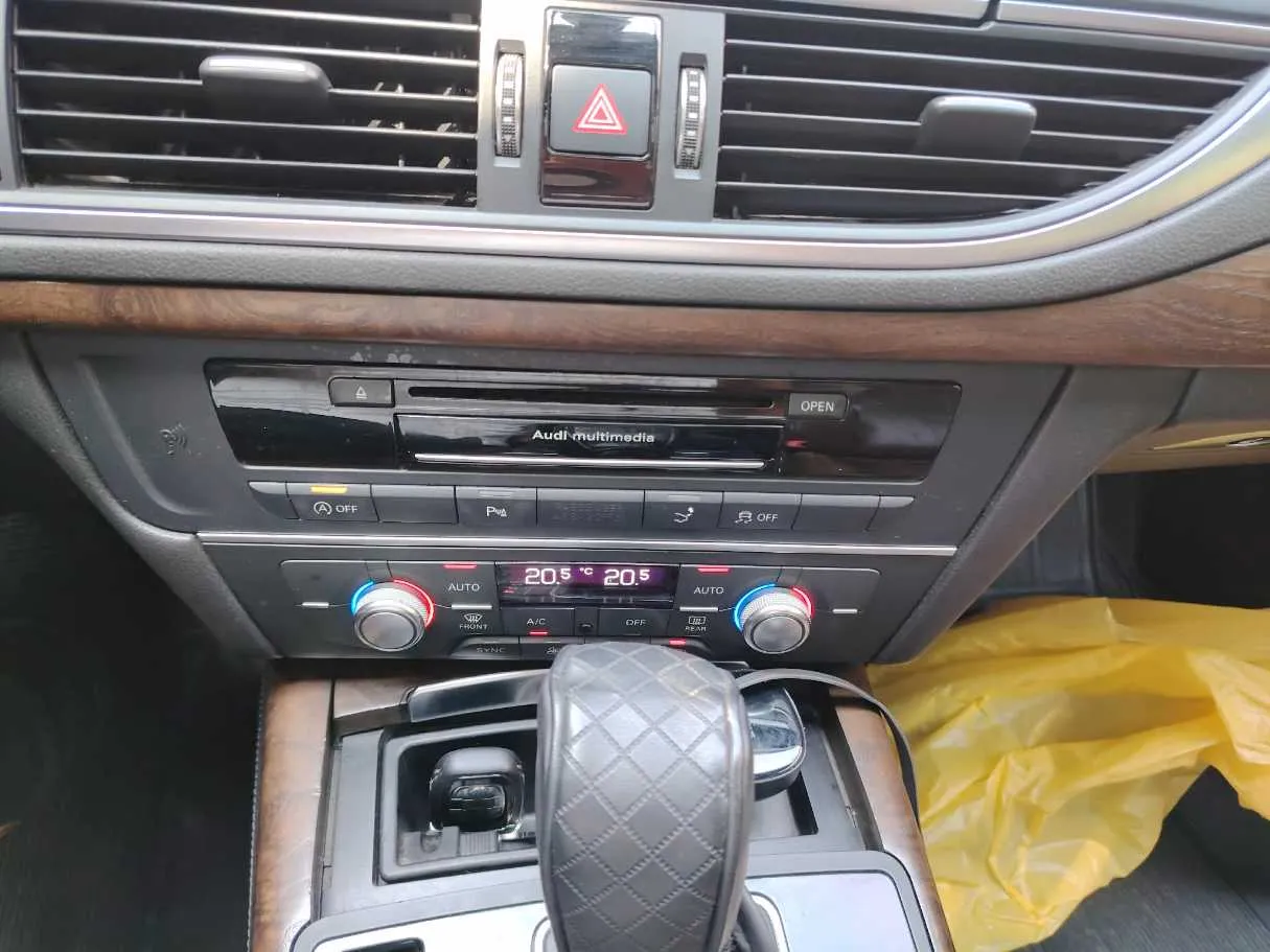 Car image 25