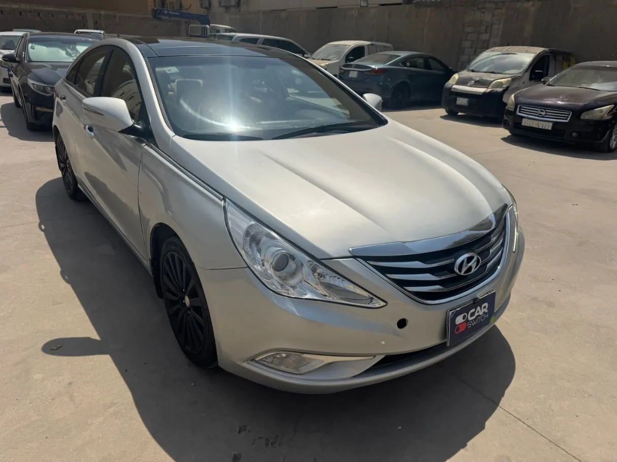 Car image 3