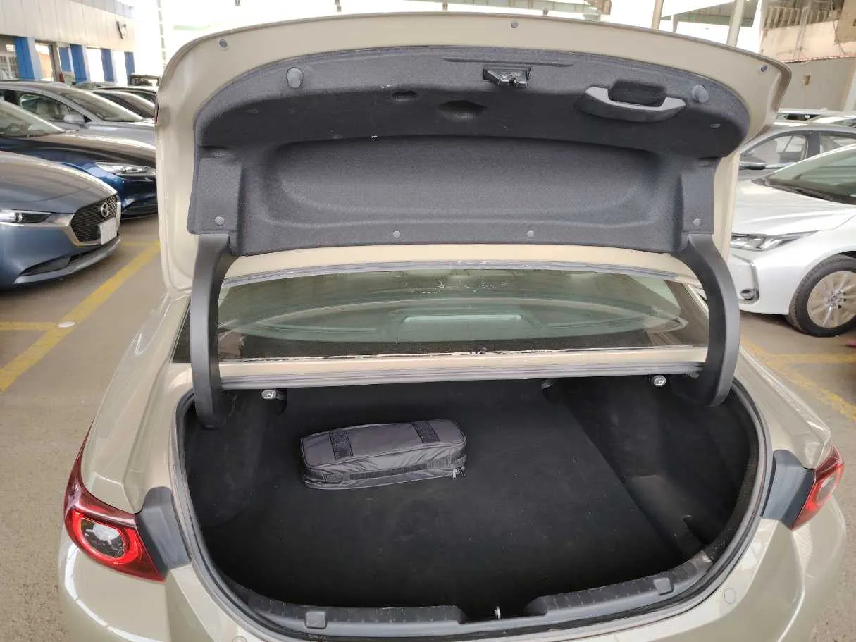 Car image 29