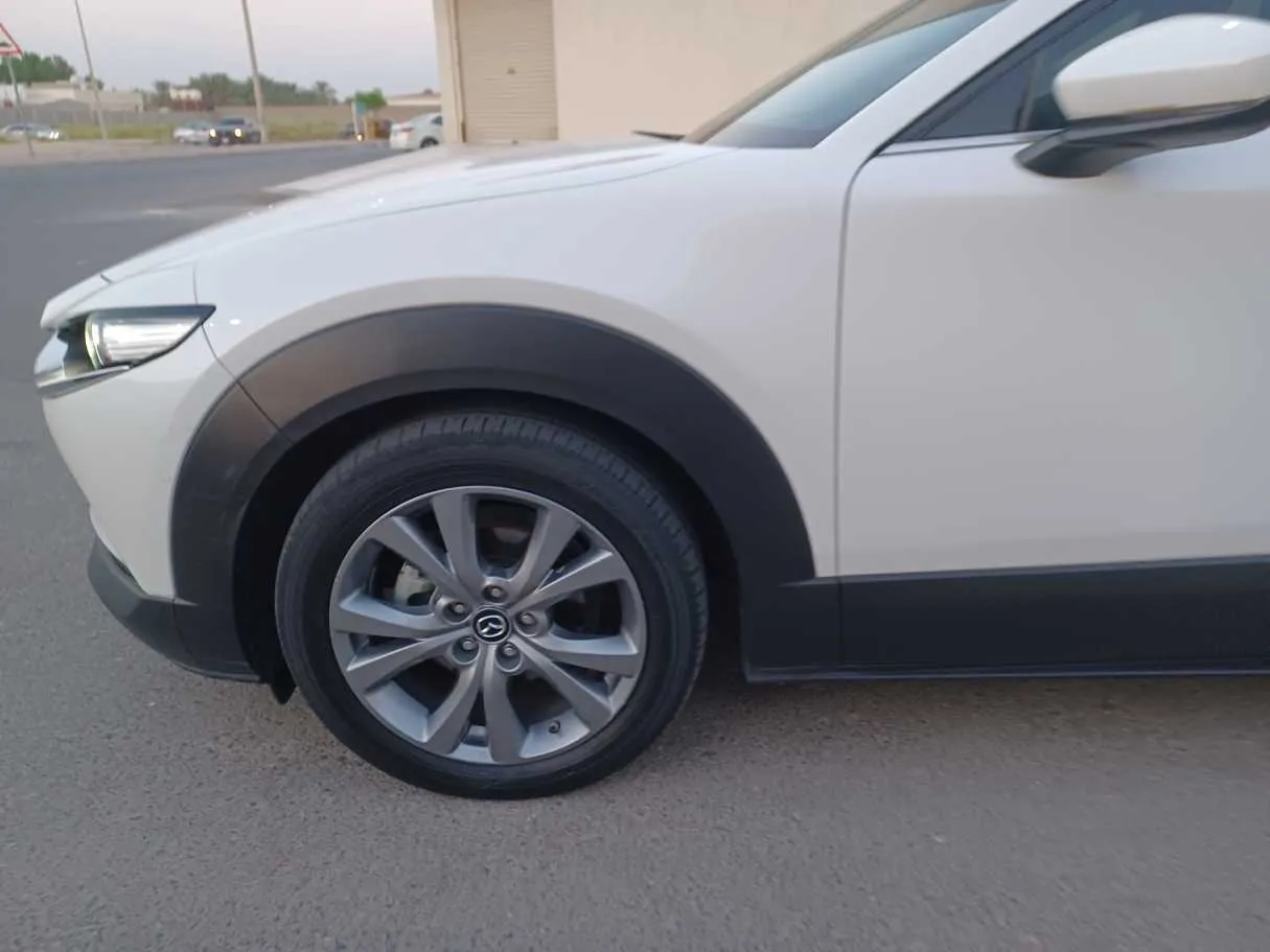 Car image 9
