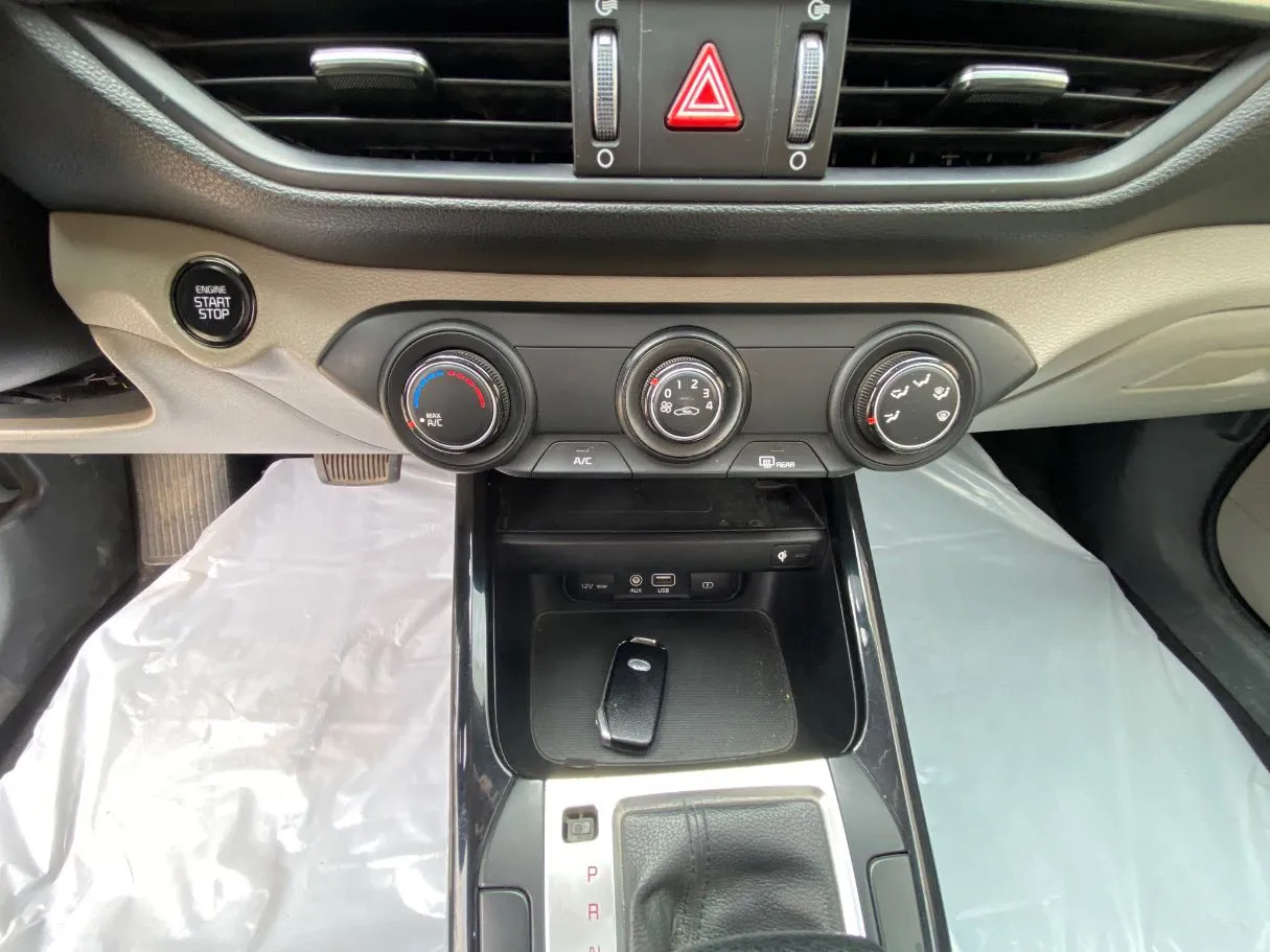 Car image 17