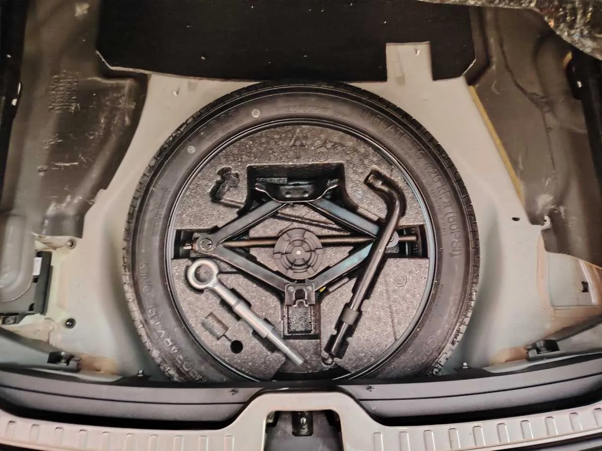 Car image 36
