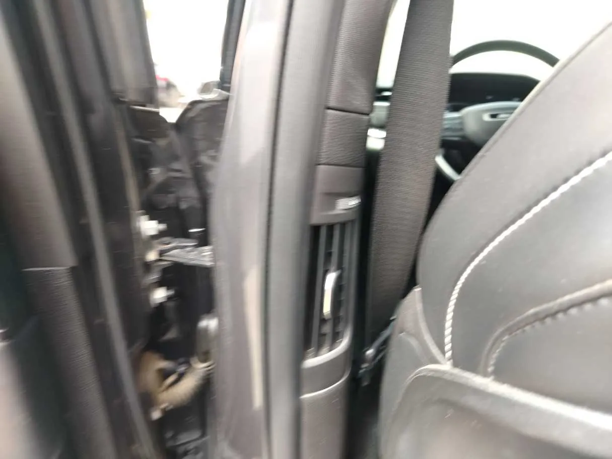 Car image 28