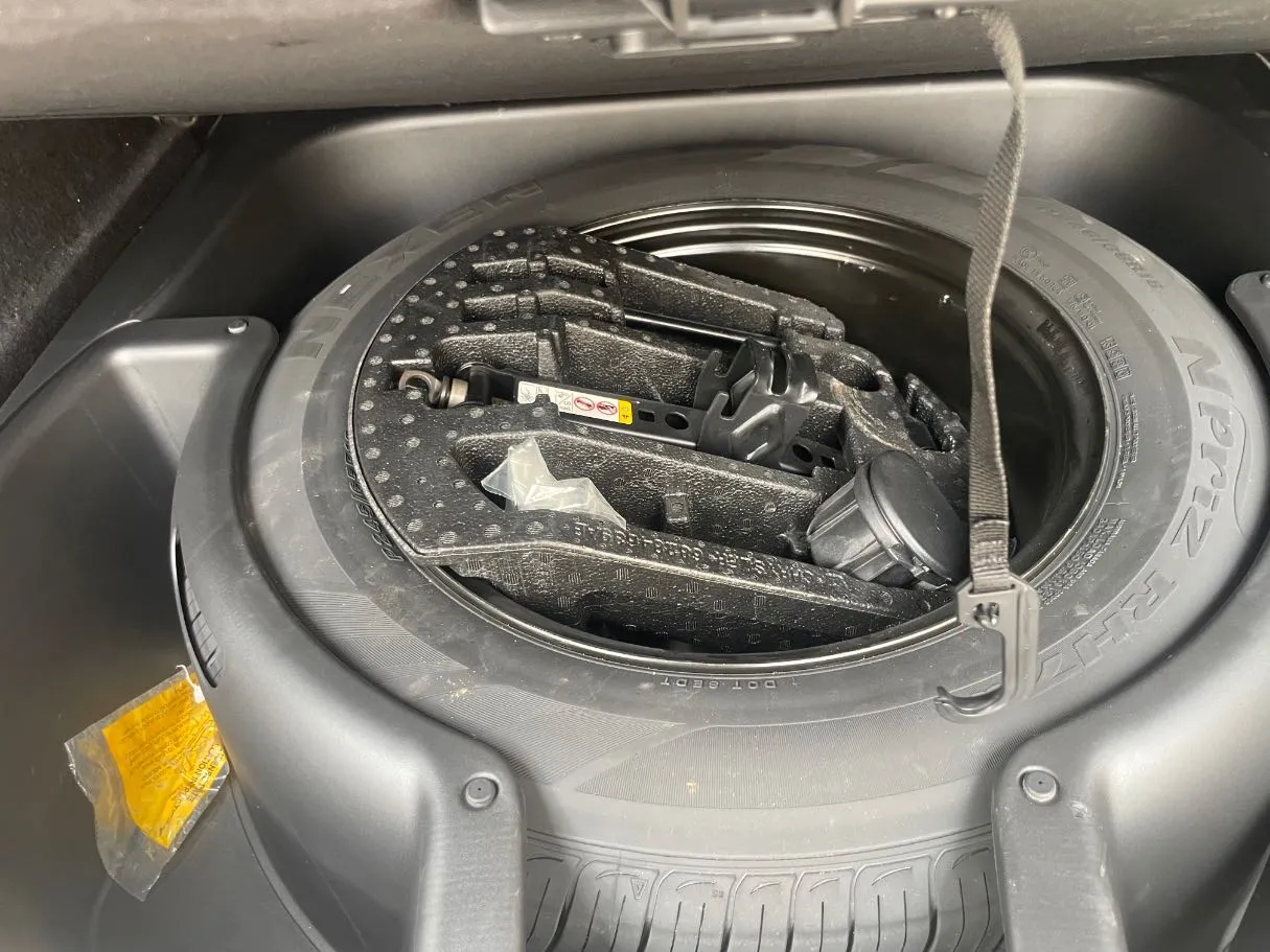 Car image 25