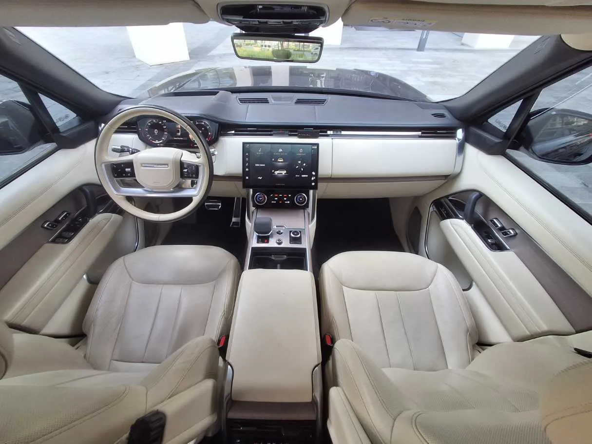 Car image 14