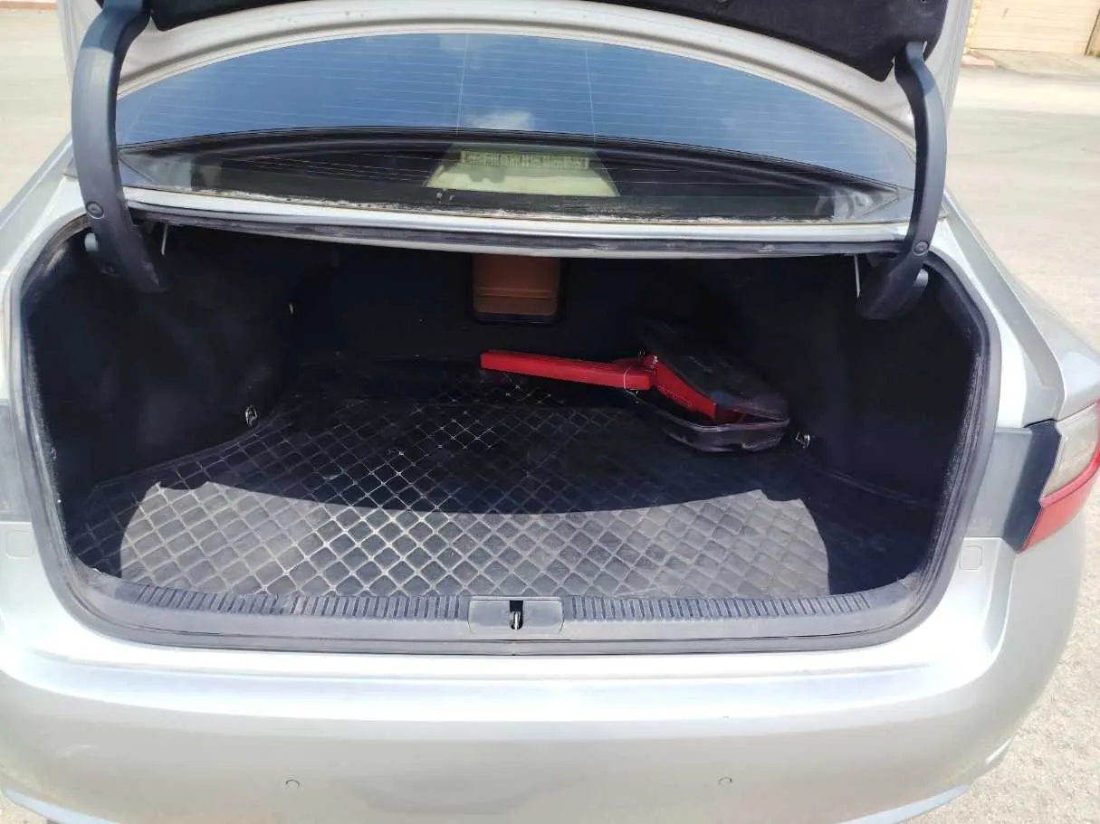 Car image 26
