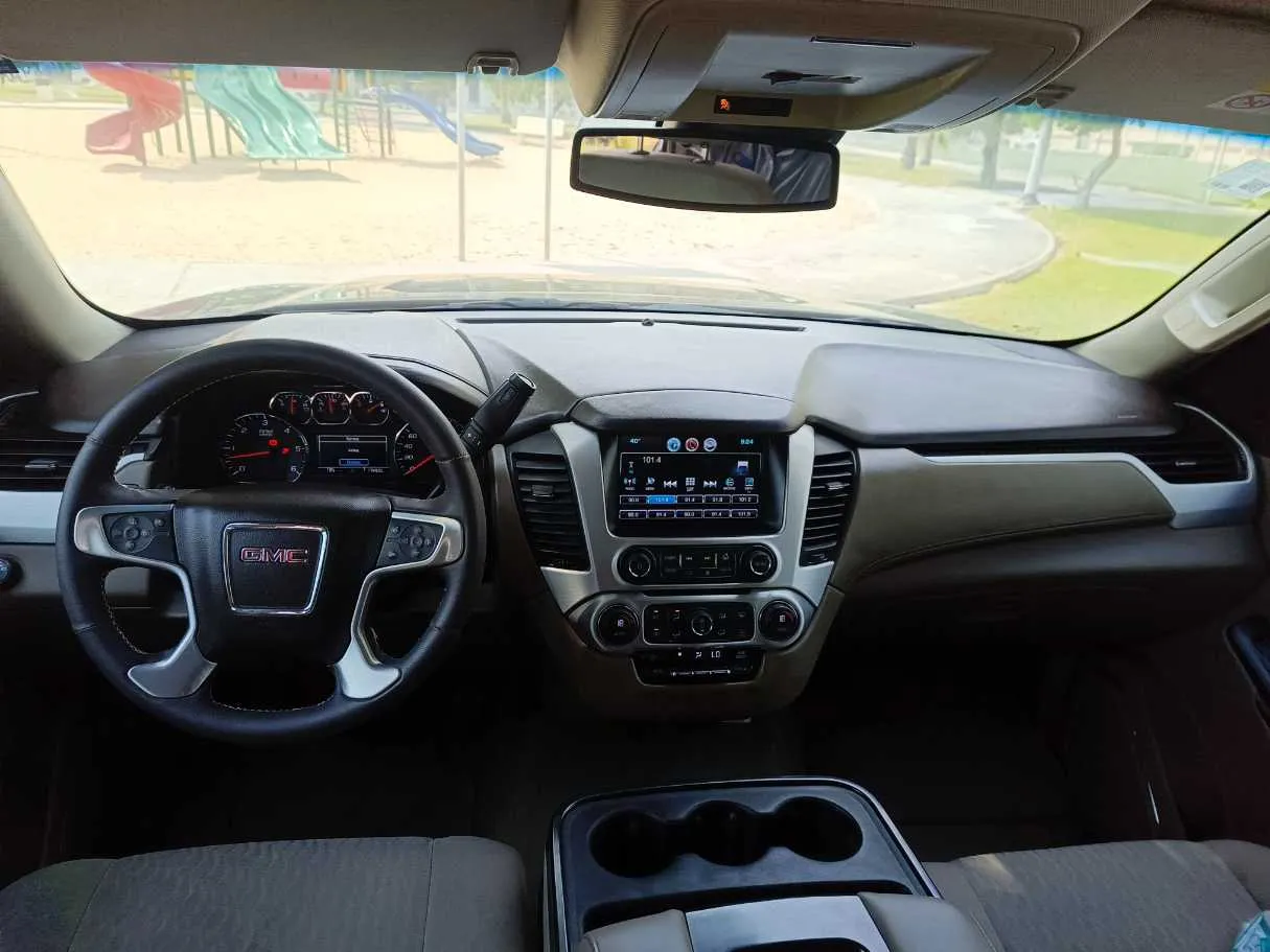 Car image 18