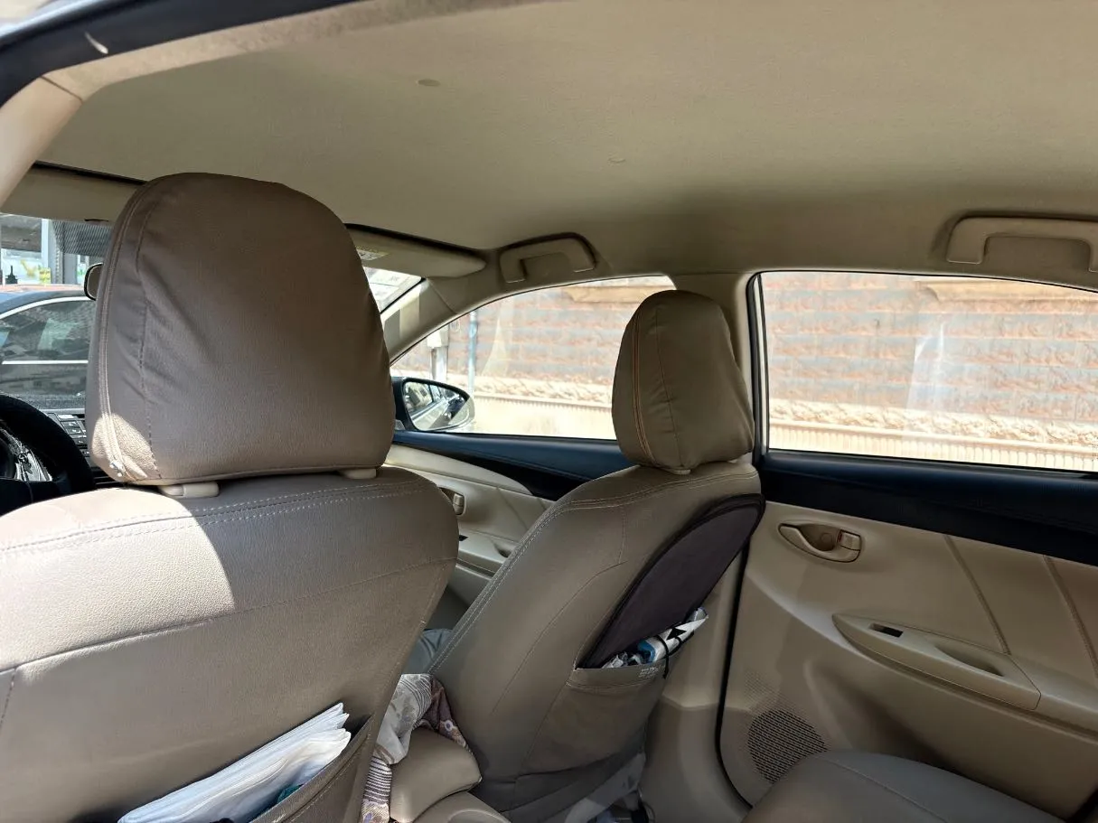 Car image 17