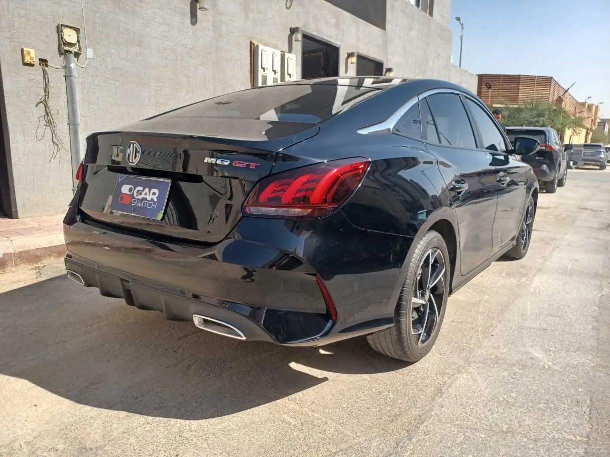 Car image 5