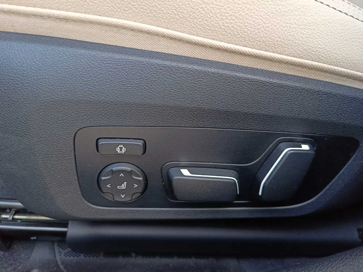 Car image 38