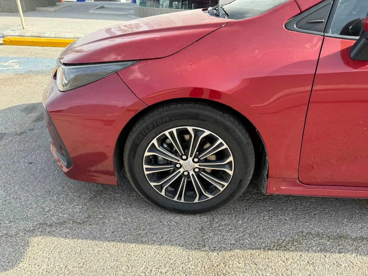 Car image 9