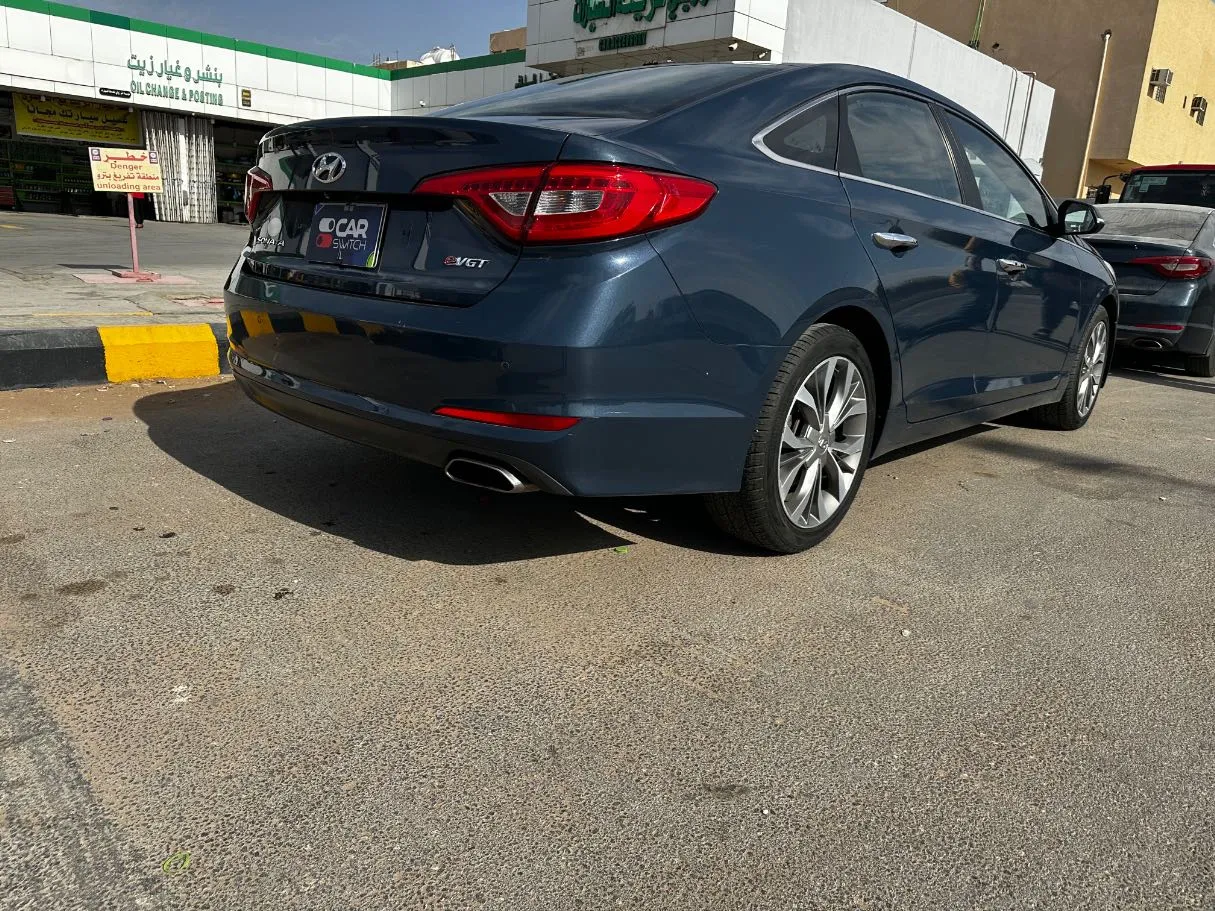 Car image 5