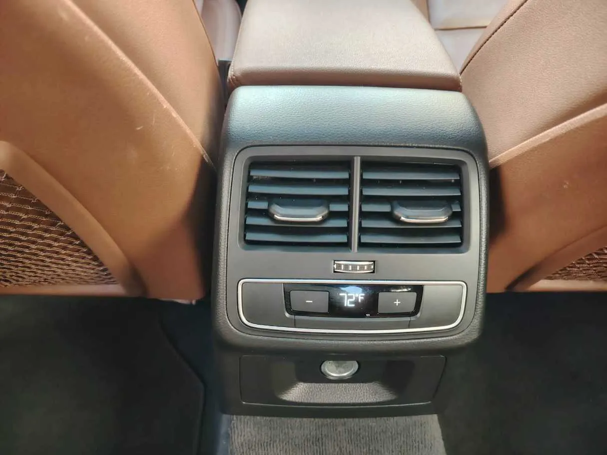 Car image 36