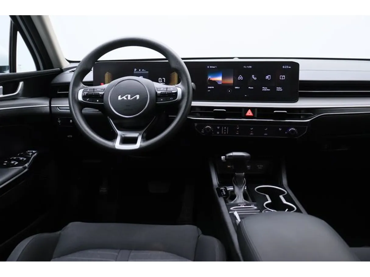 Car image 15