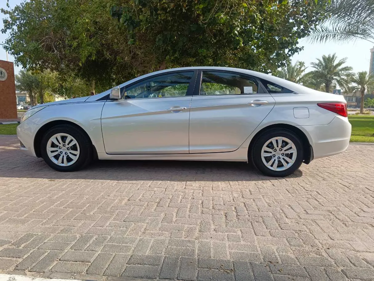 Car image 8
