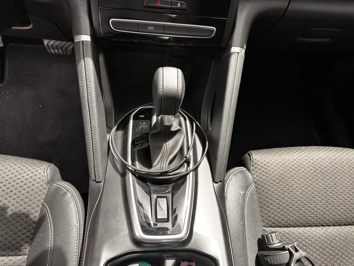 Car image 16