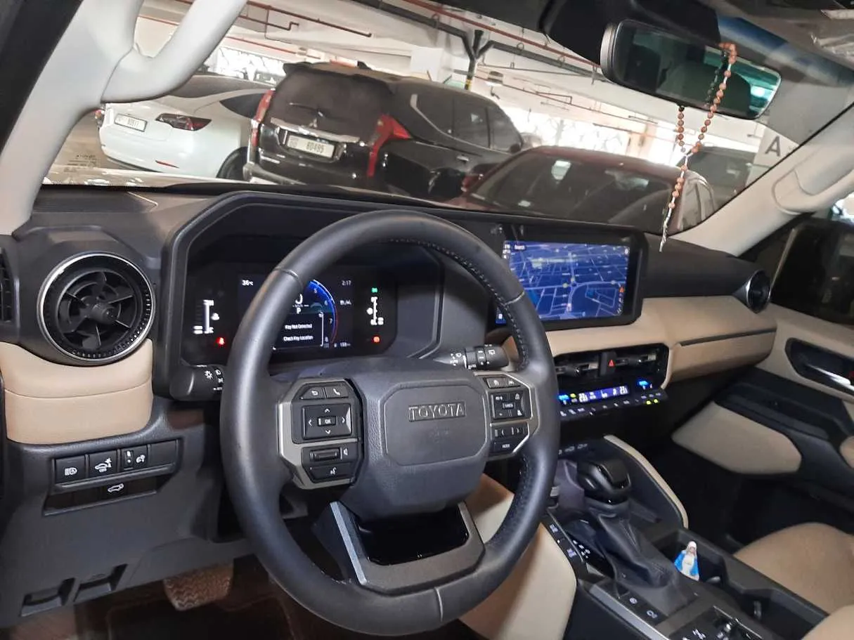 Car image 11
