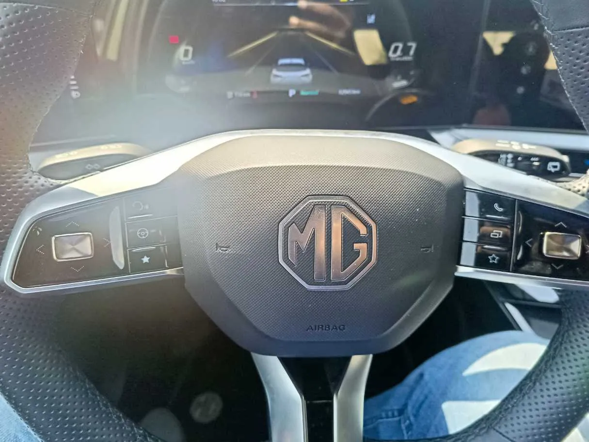 Car image 25