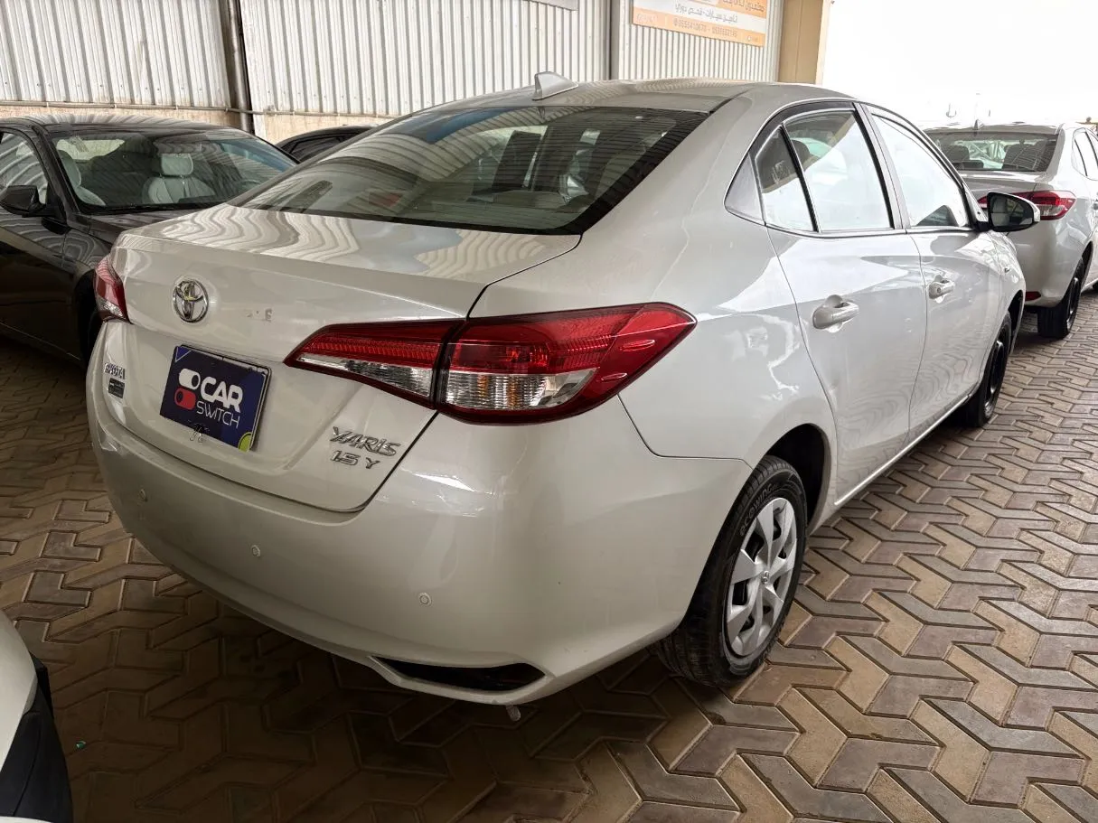 Car image 3