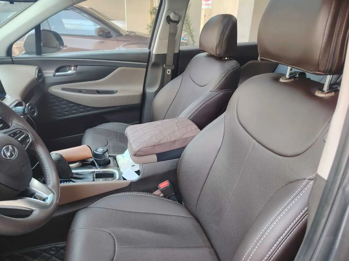 Car image 16