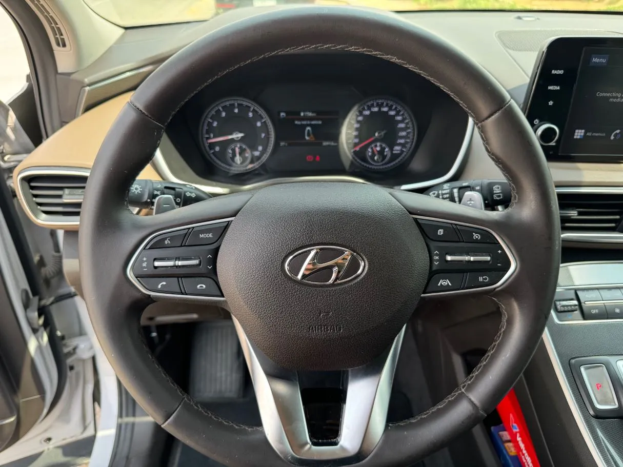 Car image 19