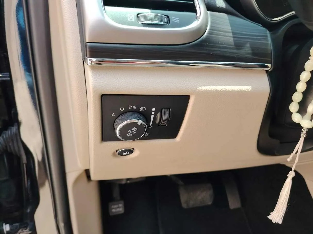 Car image 36